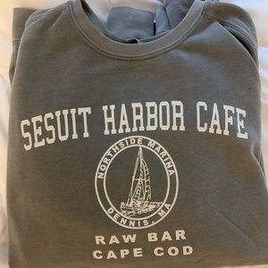 Very cute Sesuit Harbor Crewneck!